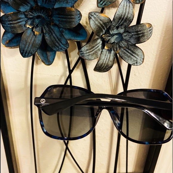 Gucci Accessories - 🦋 Authentic Gucci sunglasses unisex 😎